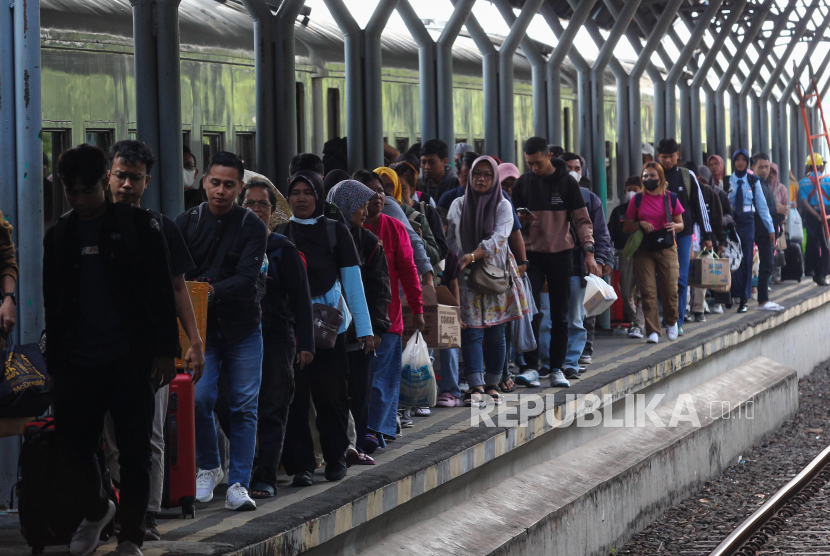 44.697 Penumpang Gunakan Kereta Selama Libur Panjang Waisak