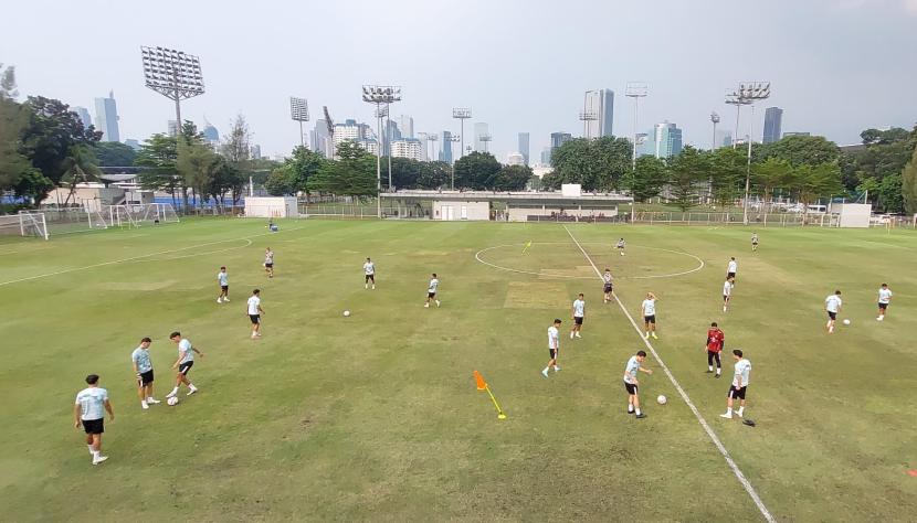 Jelang Lawan Irak, Timnas Indonesia Gelar Latihan Perdana di Lapangan B GBK