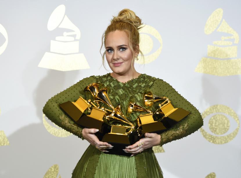 Adele Kena Infeksi Bakteri di Telinga, Sebagian Pendengarannya Hilang