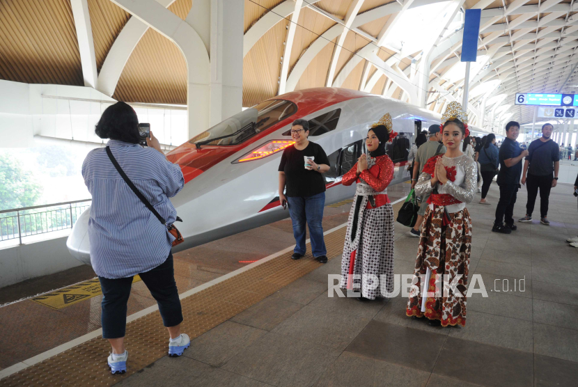 Tebar Promo Tempat Wisata Jadi Kunci Peningkatan Penumpang Kereta Cepat